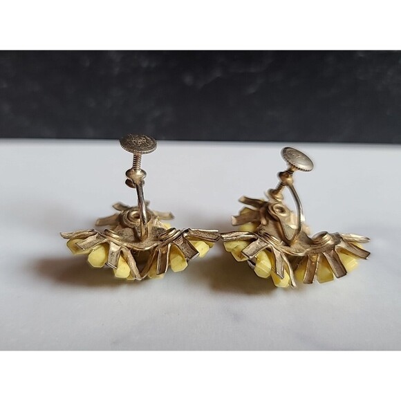 Coro Yellow Flower Screwback Earrings Vintage - Picture 8 of 10